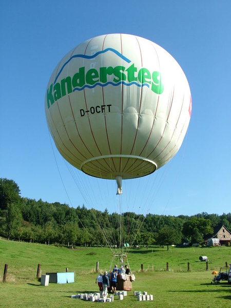 gasballon-kandersteg-schwebt-davon-a740a71c-e10e-44f5-80a3-5a6c4e