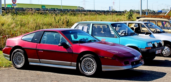 IMG_4874_2019-09-21_Sint-Niklaas_Red-de-Oldtimer-2_Pontiac-Fiero-