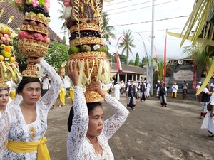 Tempelceremonie Banyualit