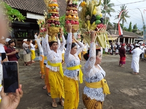 Tempelceremonie Banyualit