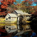 mabry-mill-herfst-landschap-virginia-reflectie-achtergrond