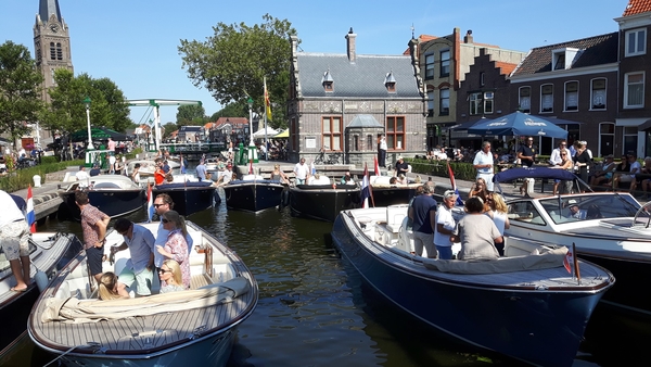De Sluis lag vol ivm een uitje van yachtclub Long Island. De cate