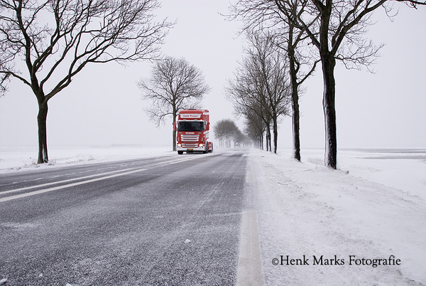 truck-in-sneeuw