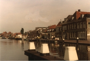 7 augustus 1980. Leidsekade, gezien vanaf de sluisbrug tegenover 