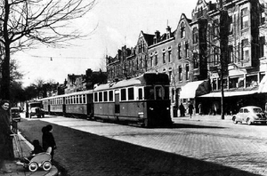 Een grotere foto met de M1502 in 1951 omgenummerd naar M1802 . ..