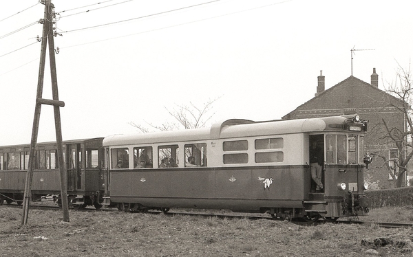 Hellevoetsluis 1985 Nabij de Vlotbrug staat De MABD1602 Reiger kl