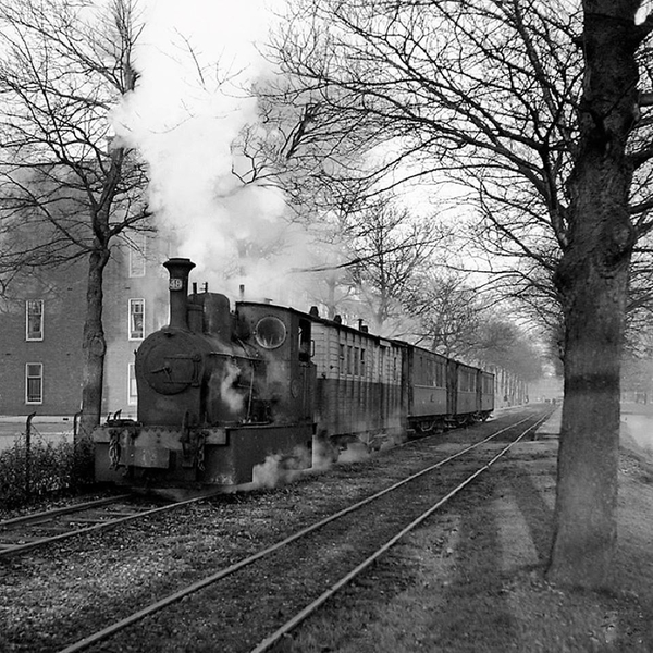 Loc 48 is zojuist vertrokken vanaf de Boergoensevliet, met vier, 