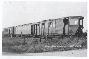 M65-ABP422 met rijtuig BD402 te Oude Tonge.12-07-1948