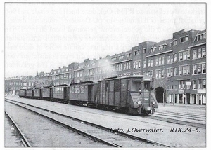 M69 te Rotterdam Putselaan met een sleep van zes ex M.B.S rijtuig