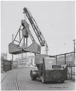 Rond 1947 gebruikte de RTM een mobiele kraan voor de overslag van