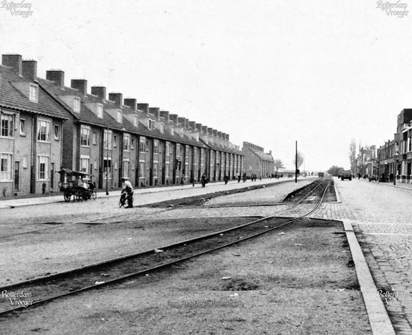 RTM Dordtsestraatweg met trambaan 11-1951.