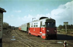 Spijkenisse met de M 1806 + ABR 1517 en andere rijtuigen is van 2