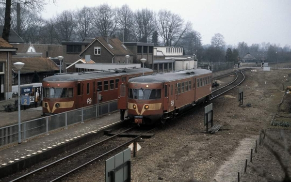 1984 of 1985 in Vorden. De linker is de 41 (ATB leiding), rechts 