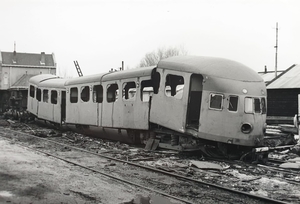 De blauwe Bk kopbak van D.E.III N.S.150 (o) is in stukken gesnede