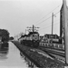 Halfweg toen bij de Polanenkade nadert in 1955 een tram op weg na