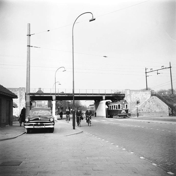Oosteinde, viaduct Blauwe tram kruising bij station Leidschendam 