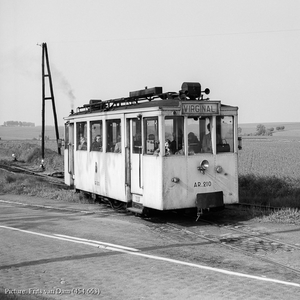 De KR 210 in Bois-Lord-Isaac, waar hij het vicinale station verla