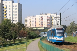 In de buitenwijken van Kraków rijdt de 328 op lijn 70 bij Witosa