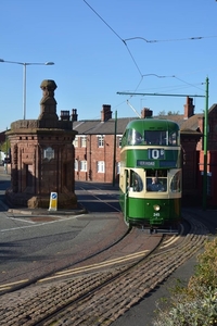 Liverpool 245 klimt omhoog om de Shore Road te verlaten bij Birke