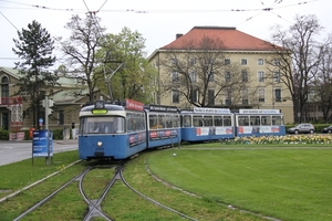 P- Wagen 2005 + 3004 op lijn 21-28 op de Karolinenplatz, München