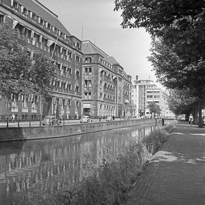 Prachtige foto van de Kortenaerkade gezien van de Hogewal 1960.