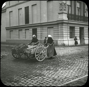 Zeestraat hoek Bazarstraat met een bijzonder mooie foto van twee 