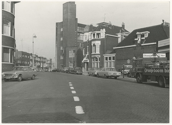 Dintelstraat, hier gezien van de hoek met de Scheepmakersstraat n