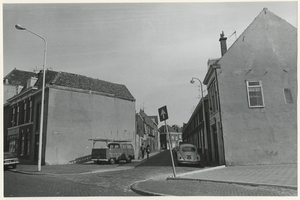 Gedempte Sloot, gezien van de Noordwal naar de Bakkersstraat. 197