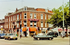 Hobbemaplein tussen De Heemstraat (l.) en  De Vliegerstraat (r.)