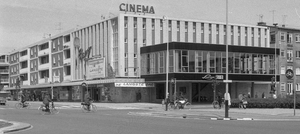 Leyweg met op de voorgrond Euro Cinema,de film De langste dag spe