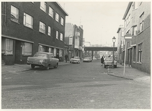 Spaarnedwarsstraat, gezien van de Spaarnestraat naar de Weteringk