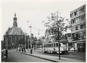 Turftmarkt gezien naar het spui en nieuwe kerk 1965