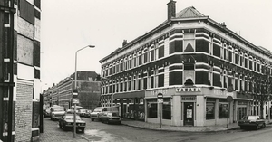 Van der Neerstraat 111-45, gezien van de Ruijsdaelstraat (46-60) 