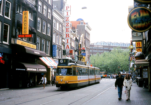 609 op lijn 6 in de Reguliersbreestraat. Het betrof een omleiding