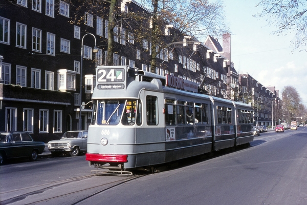 GVB 686 op de eindhalte van lijn 24 op de Olympiaweg. 6 NOV 1977.