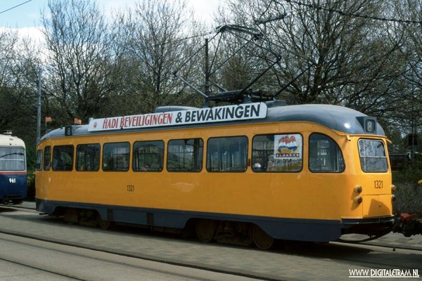Tijdens een personeelsuitje van de jarige Blokker reden de Haagse
