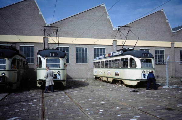 Scheveningen wordt de PCC 1208 onttakeld en naar het achterterrei