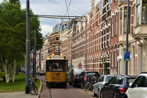 RET 565 aan de achterzijde van het Centraal Station op de Proveni