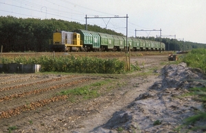 De 2469 heeft zojuist de volbeladen VAM trein uit het laadstation