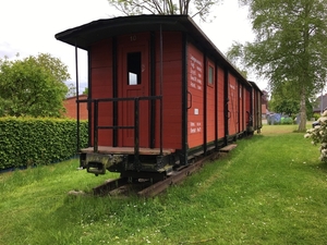 Tussen 1904 en 1952 heeft er een smalspoor gelopen tussen de plaa