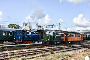 Hoorn, waar bij de Museumstoomtram loc 5 met een tram naar Medemb