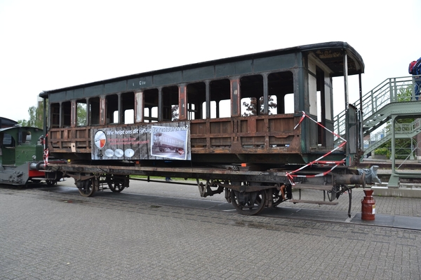 Rijtuigbak HSM C1237 opgesteld in Haaksbergen voor het verweven v