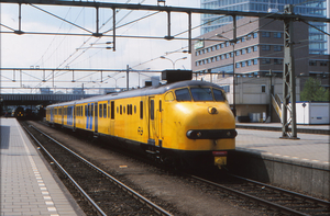 121 vertrekt uit Eindhoven op weg naar Weert. Tegenwoordig hebben