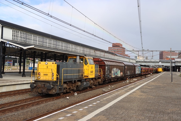 DB C 6461 (de enige in deze kleurstelling) komt uit Leusden met e