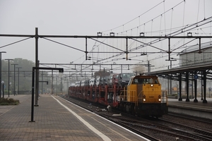 DBC 6400, de 6461 gaat hier met een flinke beladen trein richting