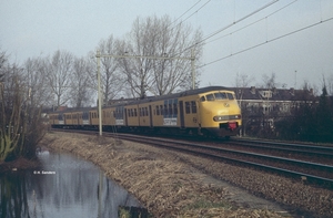 Plan T treinstel 516 in de boog ten zuiden van station station Do