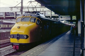 Utrecht CS, mei 1989 we zien een Hondekop-vierwagenstel wat zojui