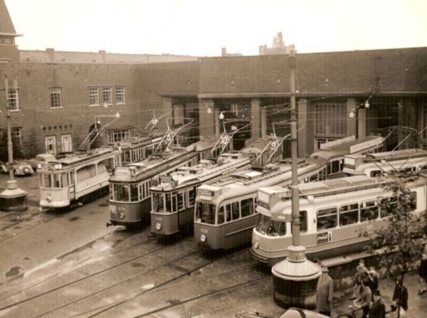 Van Union tot dubbelgeleide tram, tramparade voor de remise Lekst
