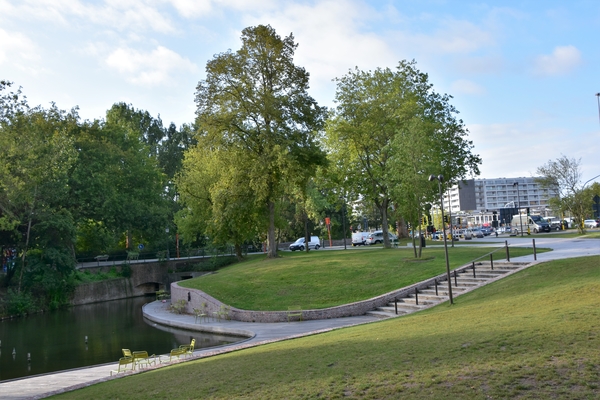 VOORMIDDAG IN BRUGGE ......