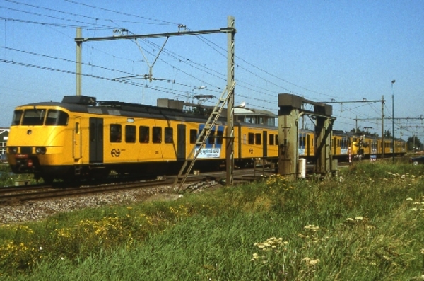 Twee Sprinters in de oude kleurstelling op de inmiddels niet meer